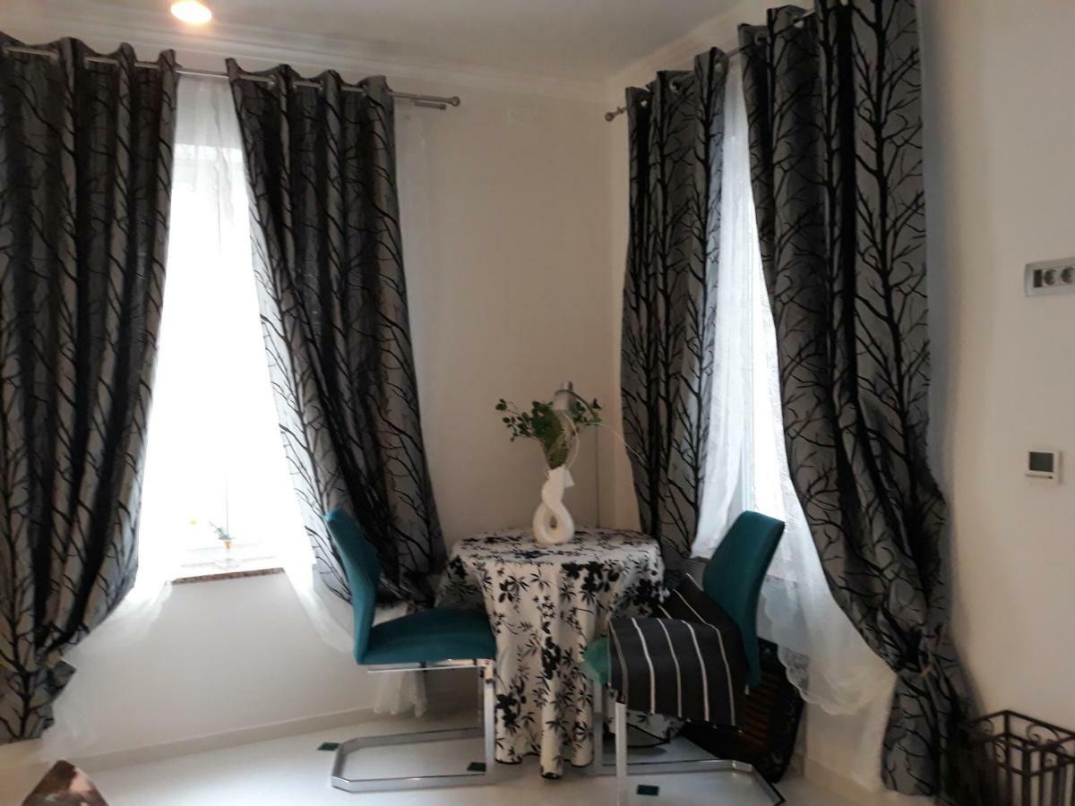 App Paris 5 Appartement Umag Buitenkant foto